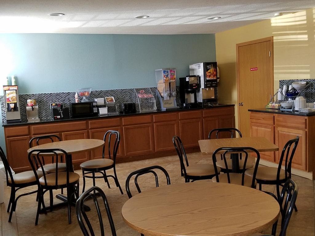 Motel Super 8 By Wyndham Airport West Kellogg 2*